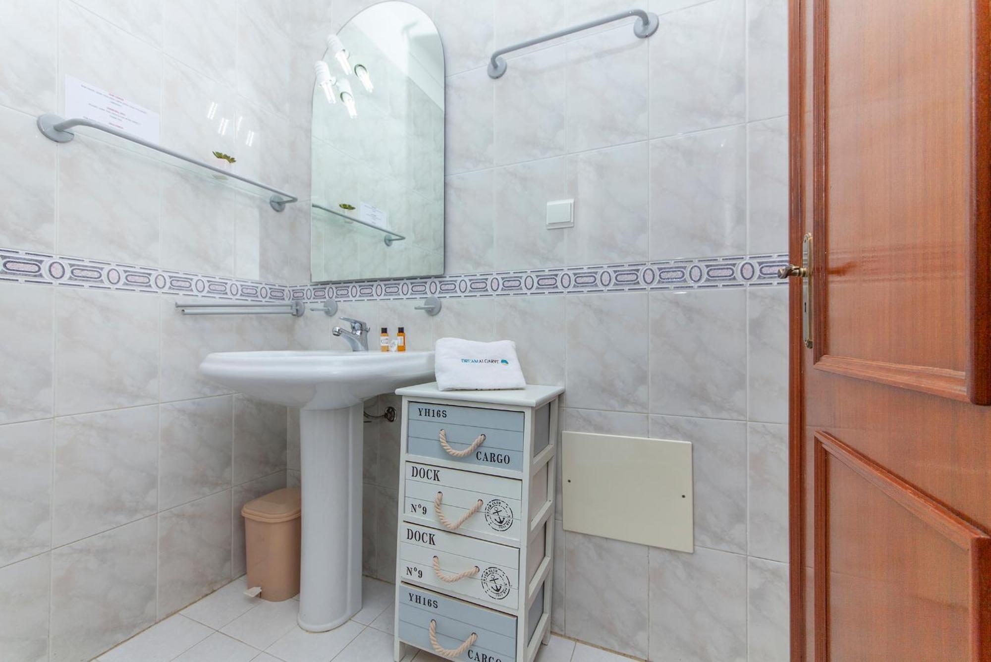 P - Meia-Praia Seaview Guesthouse Lagos Room photo